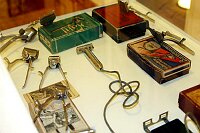 Ausstellung &quotFaszination Bart"
Erffnung am 19. Mrz 2004 im Leinfelder Haus in Leinfelden durch Oberbrgermeister Roland Klenk und Jrgen Burkhardt, Prsident und &quotAusstellungsmacher" von Bart & Kultur Club &quotBelle Moustache" e.V