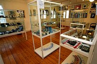 Ausstellung &quotFaszination Bart"
Erffnung am 19. Mrz 2004 im Leinfelder Haus in Leinfelden durch Oberbrgermeister Roland Klenk und Jrgen Burkhardt, Prsident und &quotAusstellungsmacher" von Bart & Kultur Club &quotBelle Moustache" e.V