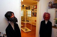 Ausstellung &quotFaszination Bart"
Erffnung am 19. Mrz 2004 im Leinfelder Haus in Leinfelden durch Oberbrgermeister Roland Klenk und Jrgen Burkhardt, Prsident und &quotAusstellungsmacher" von Bart & Kultur Club &quotBelle Moustache" e.V