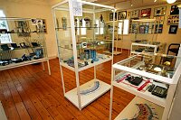 Ausstellung &quotFaszination Bart"
Erffnung am 19. Mrz 2004 im Leinfelder Haus in Leinfelden durch Oberbrgermeister Roland Klenk und Jrgen Burkhardt, Prsident und &quotAusstellungsmacher" von Bart & Kultur Club &quotBelle Moustache" e.V