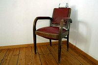 Ausstellung &quotFaszination Bart"
Erffnung am 19. Mrz 2004 im Leinfelder Haus in Leinfelden durch Oberbrgermeister Roland Klenk und Jrgen Burkhardt, Prsident und &quotAusstellungsmacher" von Bart & Kultur Club &quotBelle Moustache" e.V