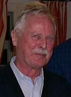 Ausstellung &quotFaszination Bart"
Eröffnung am 19. März 2004 im Leinfelder Haus in Leinfelden durch Oberbürgermeister Roland Klenk und Jürgen Burkhardt, Präsident und &quotAusstellungsmacher" von Bart & Kultur Club &quotBelle Moustache" e.V