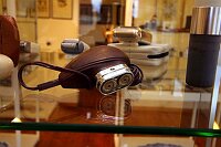 Ausstellung &quotFaszination Bart"
Eröffnung am 19. März 2004 im Leinfelder Haus in Leinfelden durch Oberbürgermeister Roland Klenk und Jürgen Burkhardt, Präsident und &quotAusstellungsmacher" von Bart & Kultur Club &quotBelle Moustache" e.V
