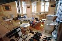 Ausstellung &quotFaszination Bart"
Eröffnung am 19. März 2004 im Leinfelder Haus in Leinfelden durch Oberbürgermeister Roland Klenk und Jürgen Burkhardt, Präsident und &quotAusstellungsmacher" von Bart & Kultur Club &quotBelle Moustache" e.V